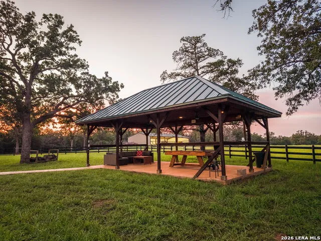 10488 STATE HIGHWAY 304 Harwood, TX 78632