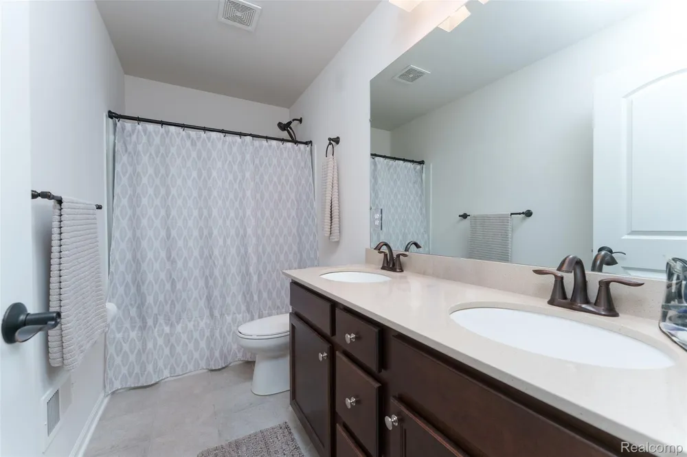 10070 Kylie Drive Green Oak Township, MI 48116