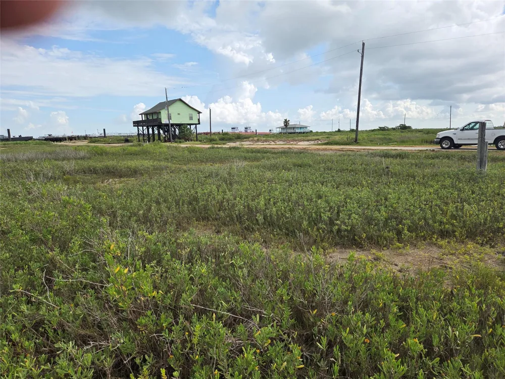 1419 Martinique Lane Port Bolivar, TX 77650