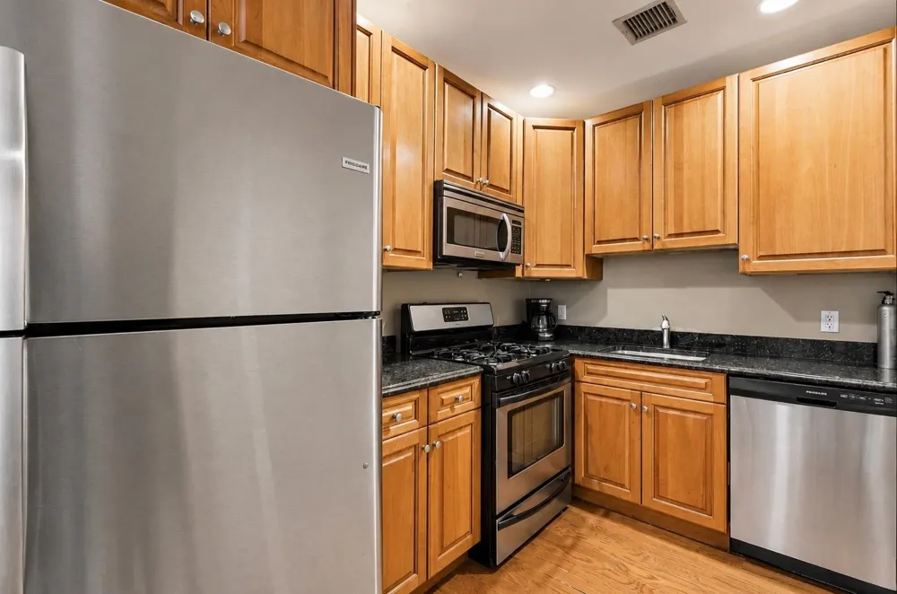 180 EDGEWATER RD Cliffside Park, NJ 07010