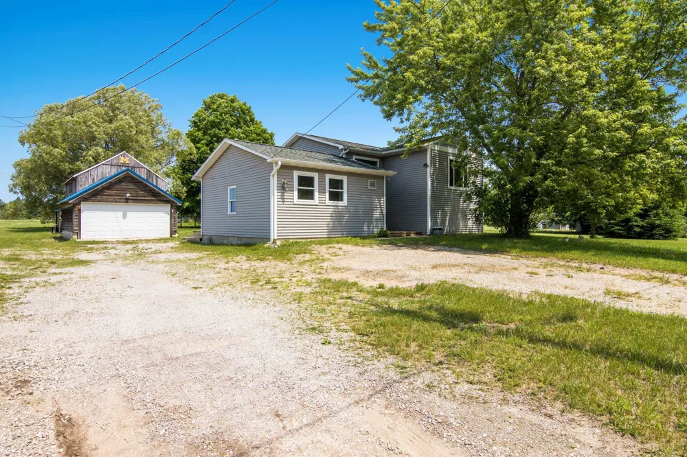1343 E Duck Lake Road Green Lake Township, MI 49637