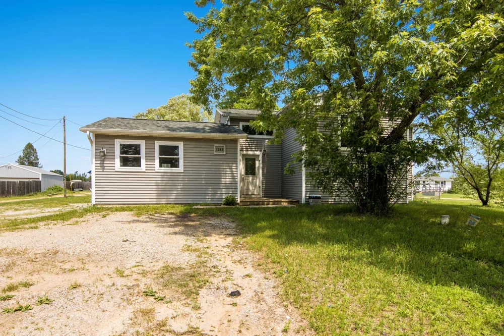 1343 E Duck Lake Road Green Lake Township, MI 49637