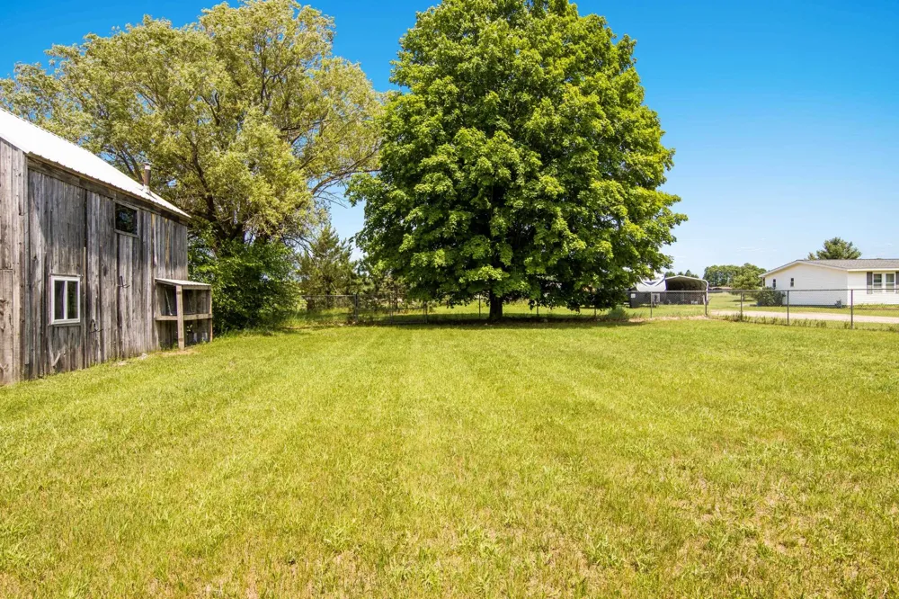 1343 E Duck Lake Road Green Lake Township, MI 49637