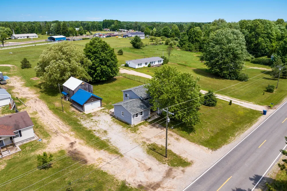 1343 E Duck Lake Road Green Lake Township, MI 49637