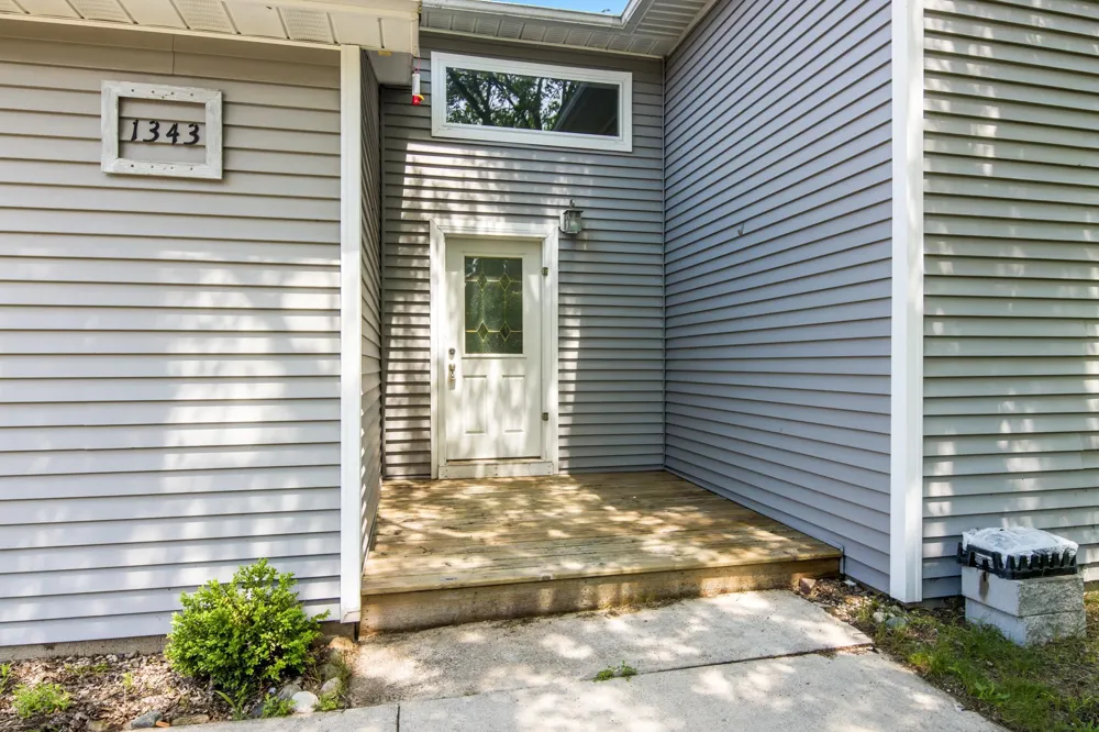 1343 E Duck Lake Road Green Lake Township, MI 49637