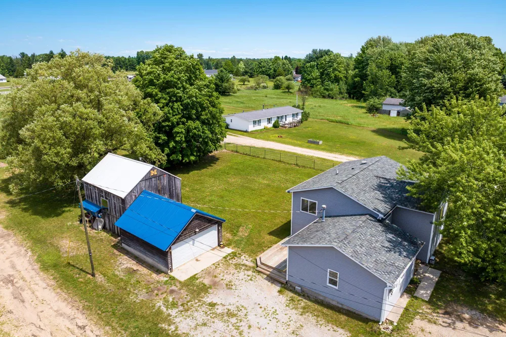 1343 E Duck Lake Road Green Lake Township, MI 49637