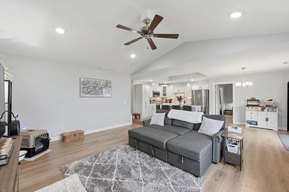 1581 Keanan Lane Altoona, WI 54720