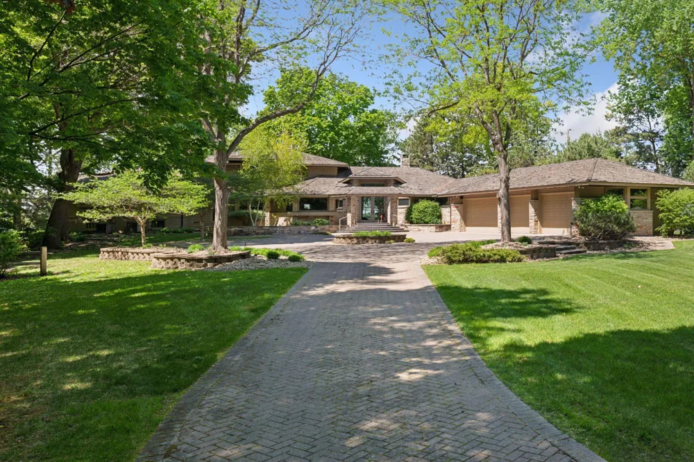 28235 Boulder Circle Excelsior, MN 55331