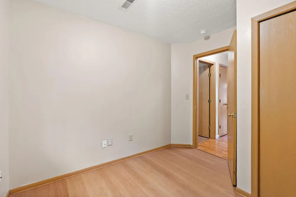 926 Wescott Trail #201 Eagan, MN 55123
