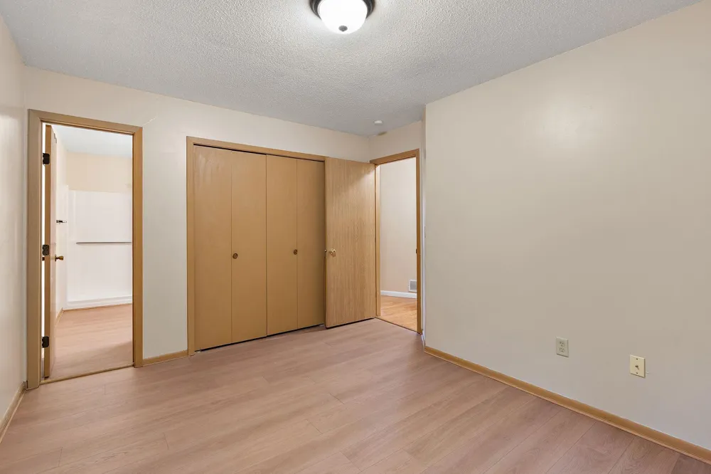 926 Wescott Trail #201 Eagan, MN 55123