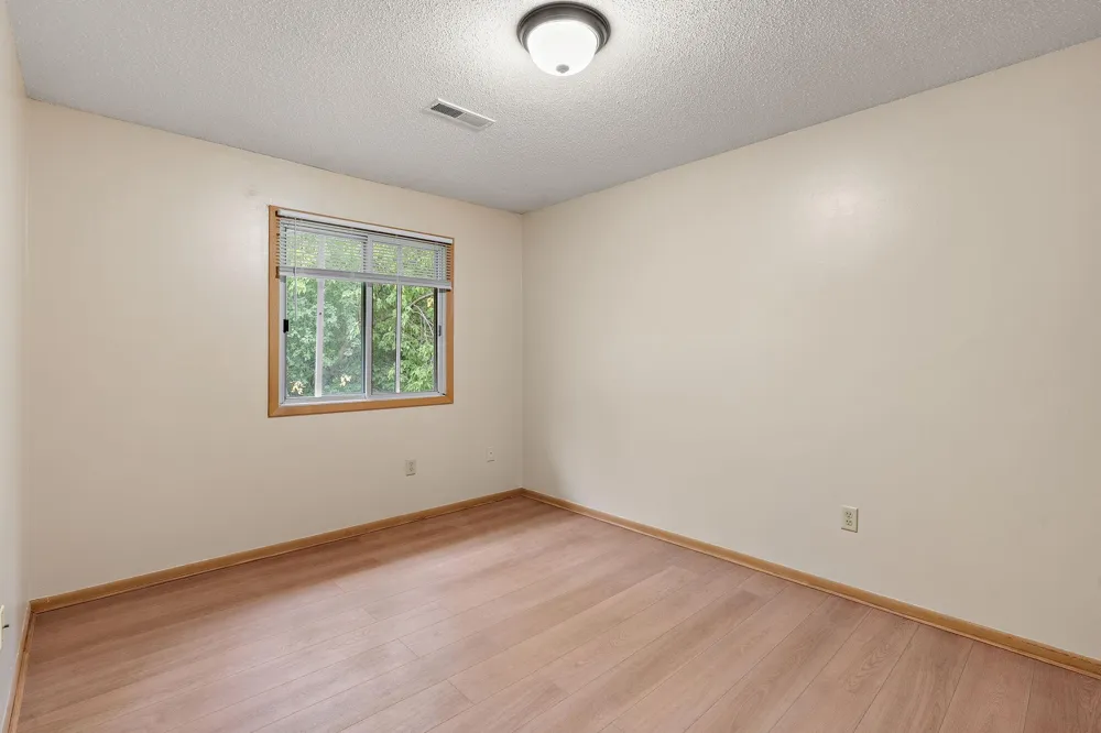 926 Wescott Trail #201 Eagan, MN 55123