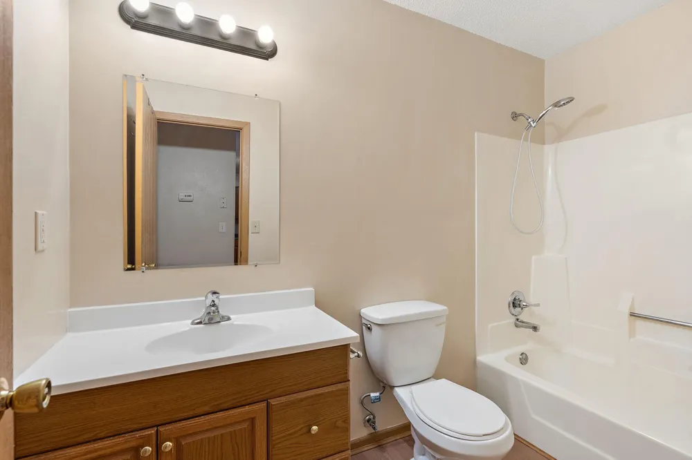 926 Wescott Trail #201 Eagan, MN 55123