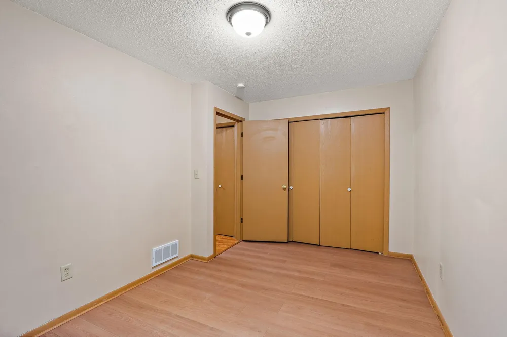 926 Wescott Trail #201 Eagan, MN 55123