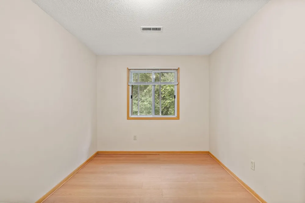 926 Wescott Trail #201 Eagan, MN 55123