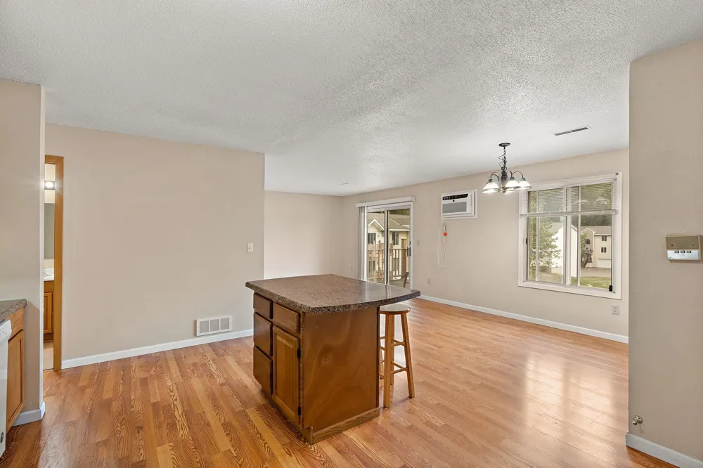 926 Wescott Trail #201 Eagan, MN 55123