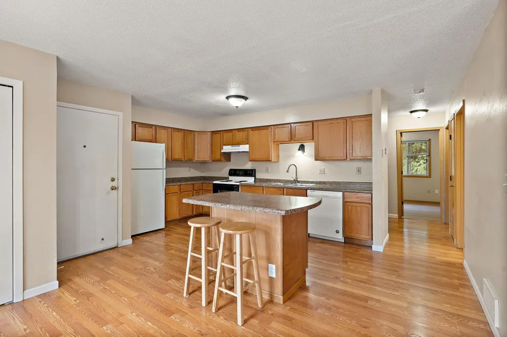 926 Wescott Trail #201 Eagan, MN 55123