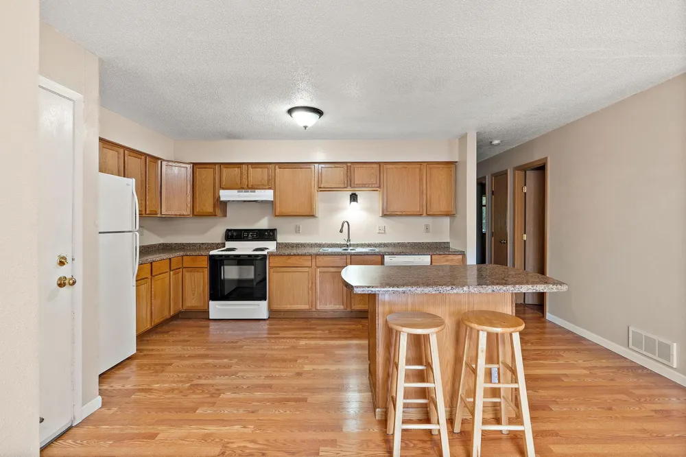 926 Wescott Trail #201 Eagan, MN 55123
