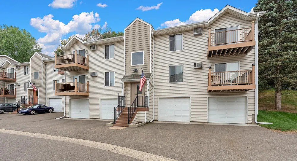 926 Wescott Trail #201 Eagan, MN 55123