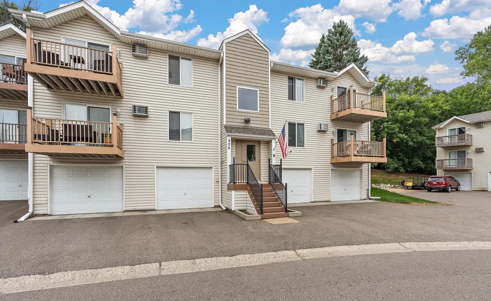 926 Wescott Trail #201 Eagan, MN 55123