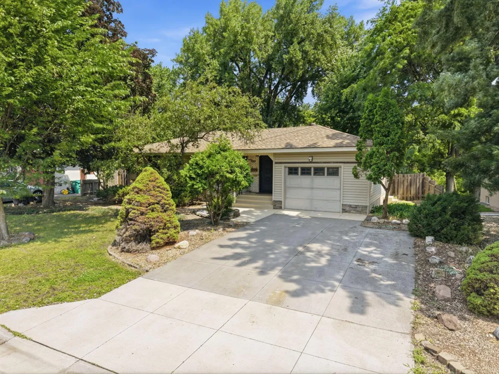 3606 Woodbine Lane Brooklyn Center, MN 55429