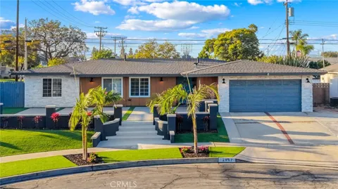 2807 E Alden