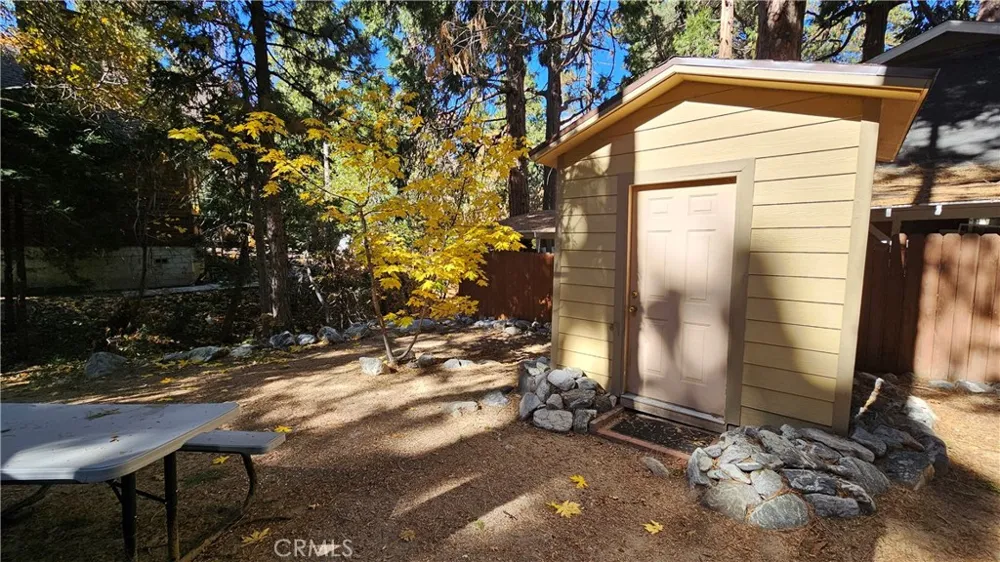 9373 Quercus Forest Falls, CA 92339