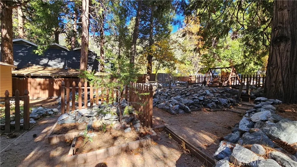 9373 Quercus Forest Falls, CA 92339