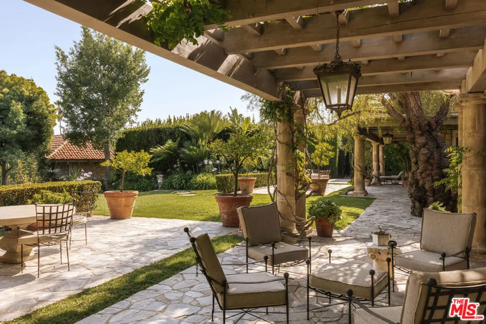 423 Faring Road Los Angeles, CA 90077