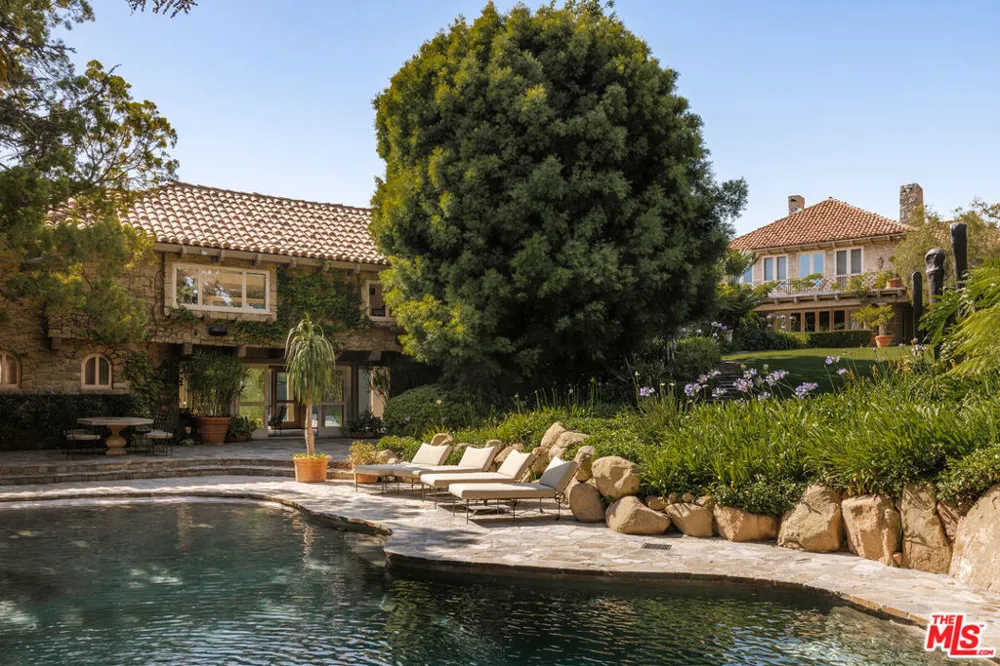 423 Faring Road Los Angeles, CA 90077