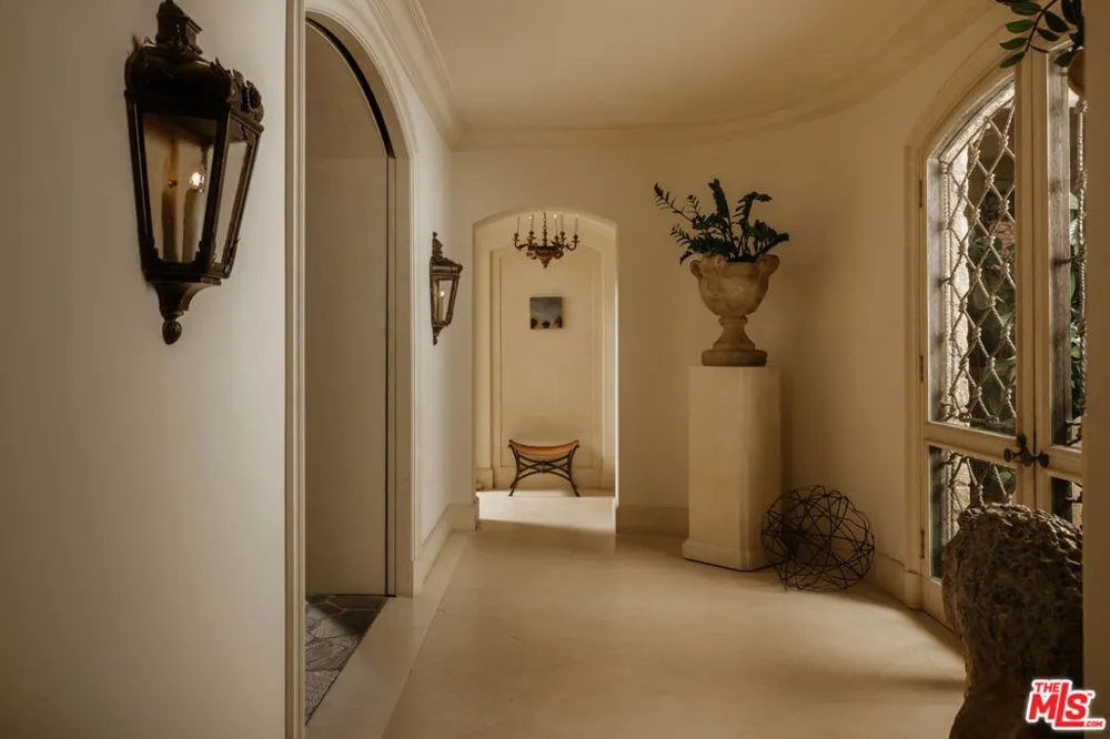 423 Faring Road Los Angeles, CA 90077