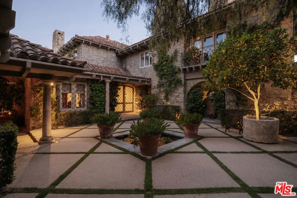 423 Faring Road Los Angeles, CA 90077
