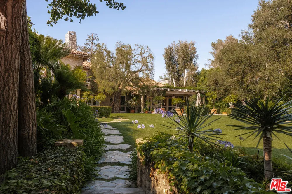 423 Faring Road Los Angeles, CA 90077