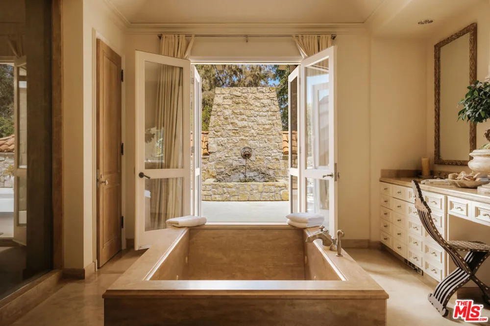 423 Faring Road Los Angeles, CA 90077