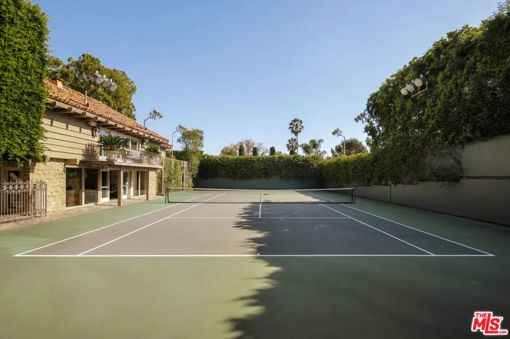 423 Faring Road Los Angeles, CA 90077