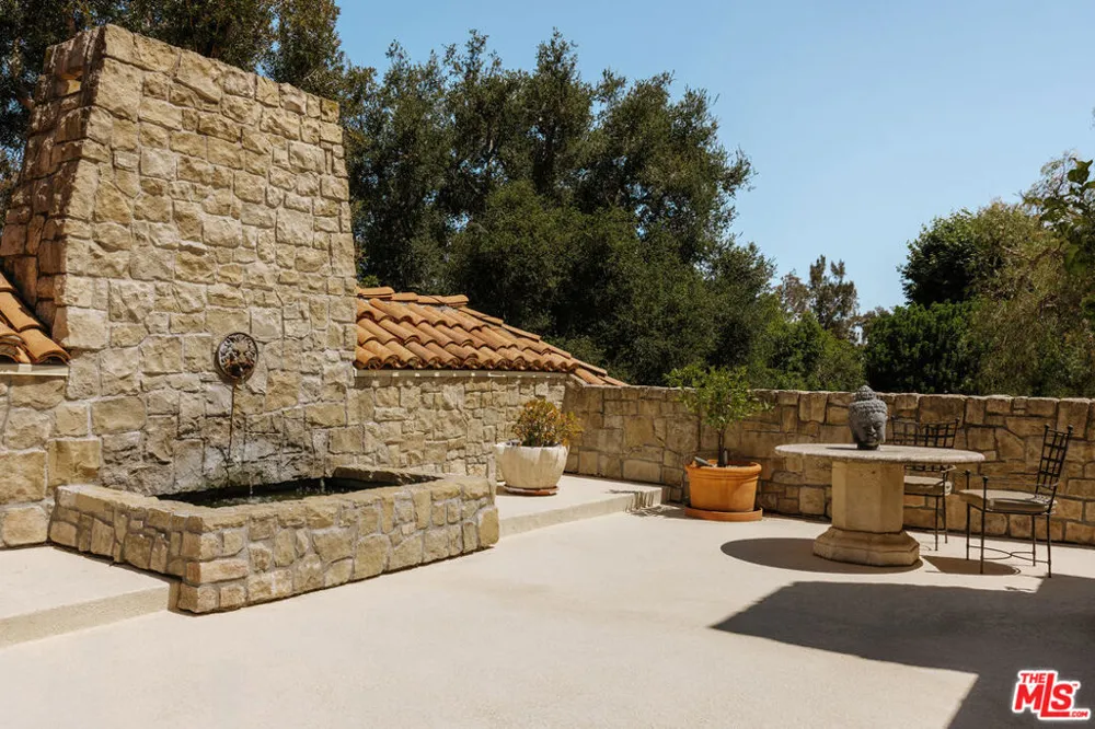 423 Faring Road Los Angeles, CA 90077