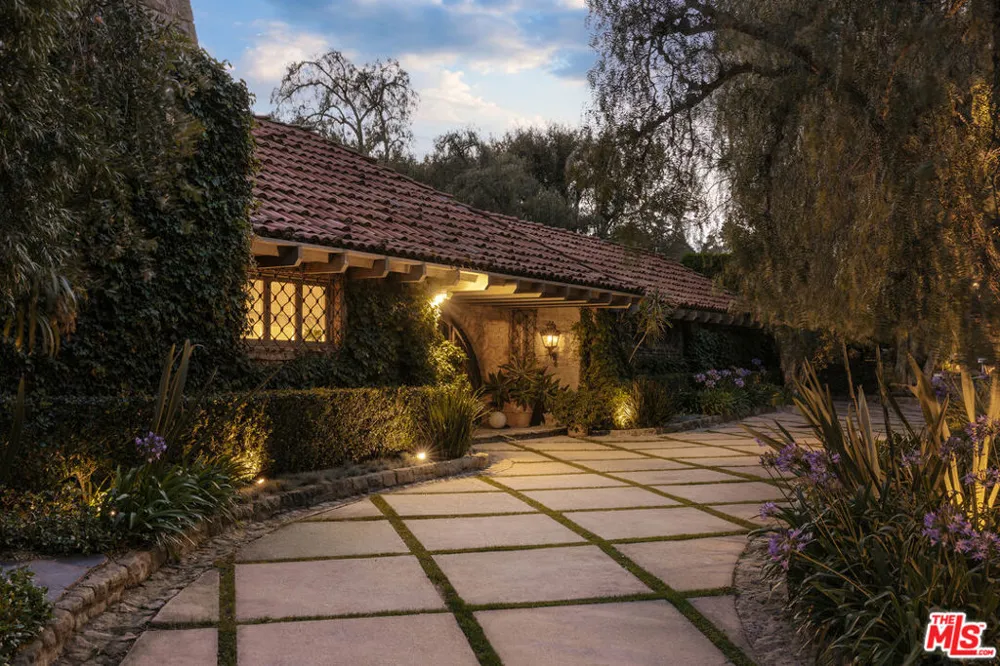 423 Faring Road Los Angeles, CA 90077