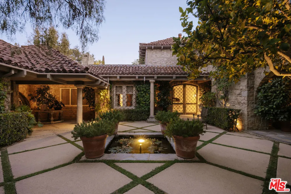 423 Faring Road Los Angeles, CA 90077