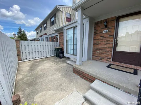 2101 VINE WAY #90