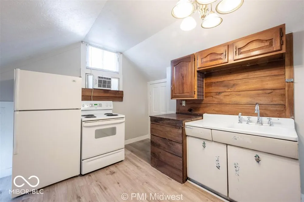 156 W Main Street #c Mooresville, IN 46158