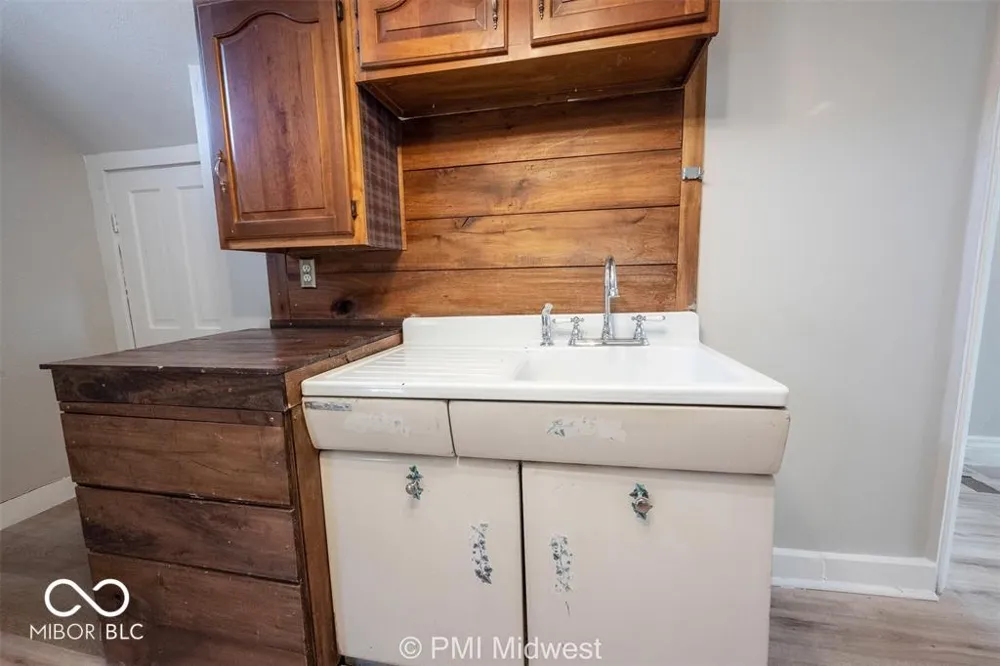 156 W Main Street #c Mooresville, IN 46158