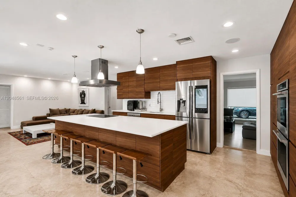 2220 NE 204th St Miami, FL 33180
