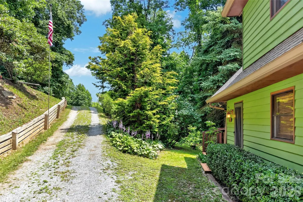 1347 Wipprecht Drive Spruce Pine, NC 28777