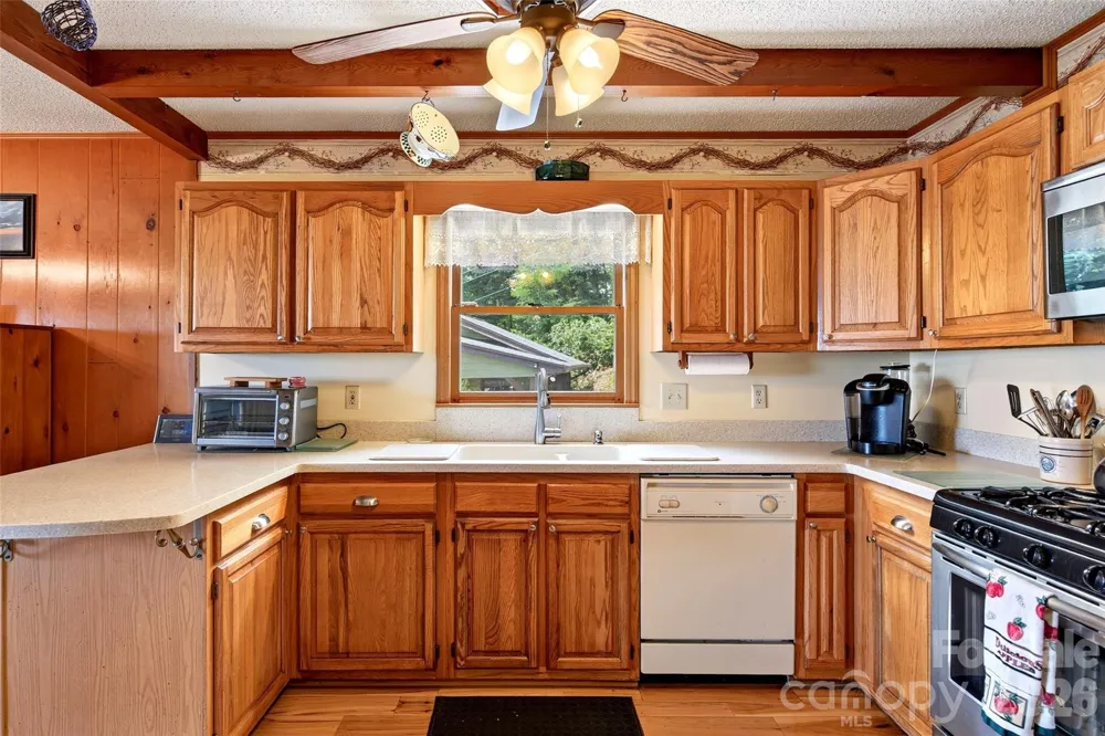 1347 Wipprecht Drive Spruce Pine, NC 28777