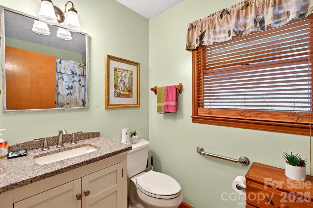 1347 Wipprecht Drive Spruce Pine, NC 28777
