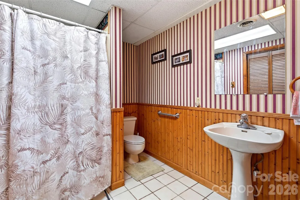 1347 Wipprecht Drive Spruce Pine, NC 28777