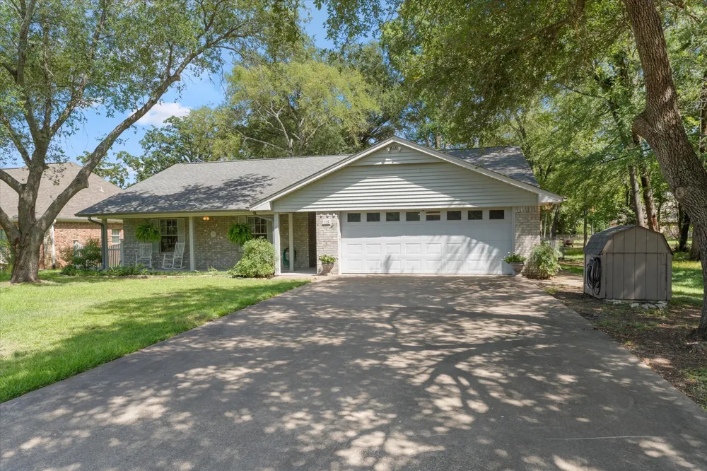 116 Meadowood Road Enchanted Oaks, TX 75156