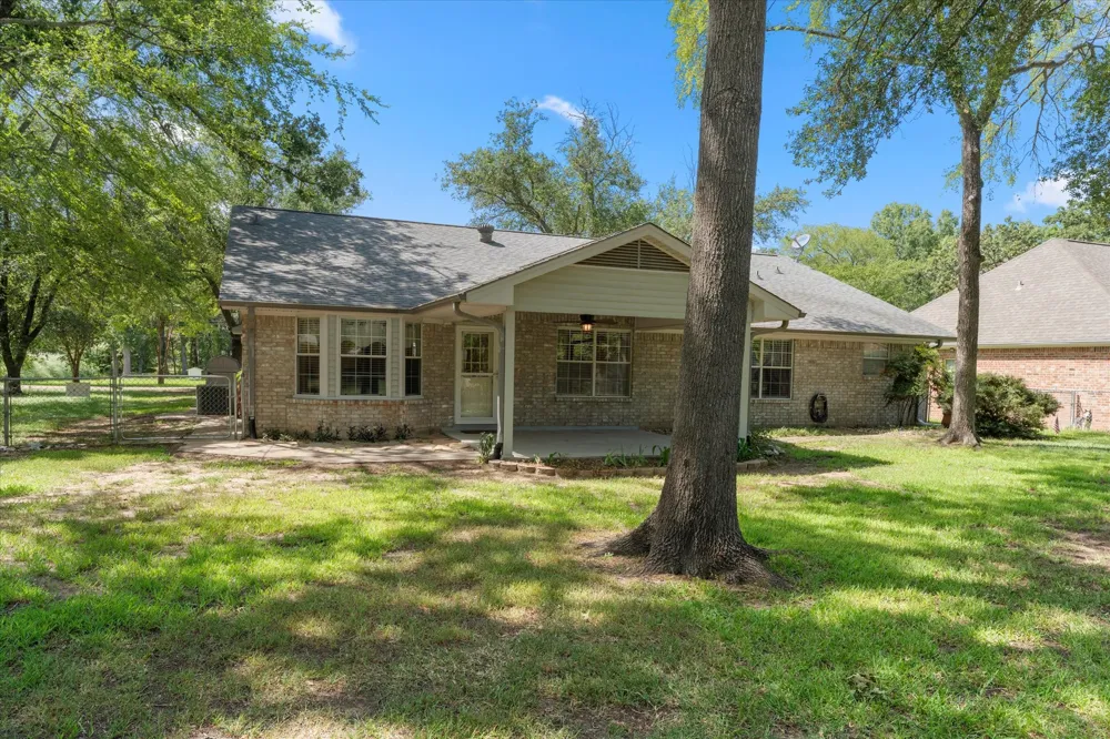 116 Meadowood Road Enchanted Oaks, TX 75156