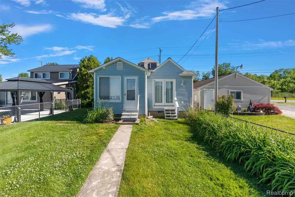 8449 Dixie Highway Ira Township, MI 48023