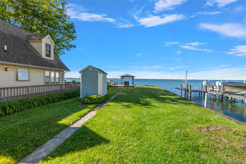 8449 Dixie Highway Ira Township, MI 48023