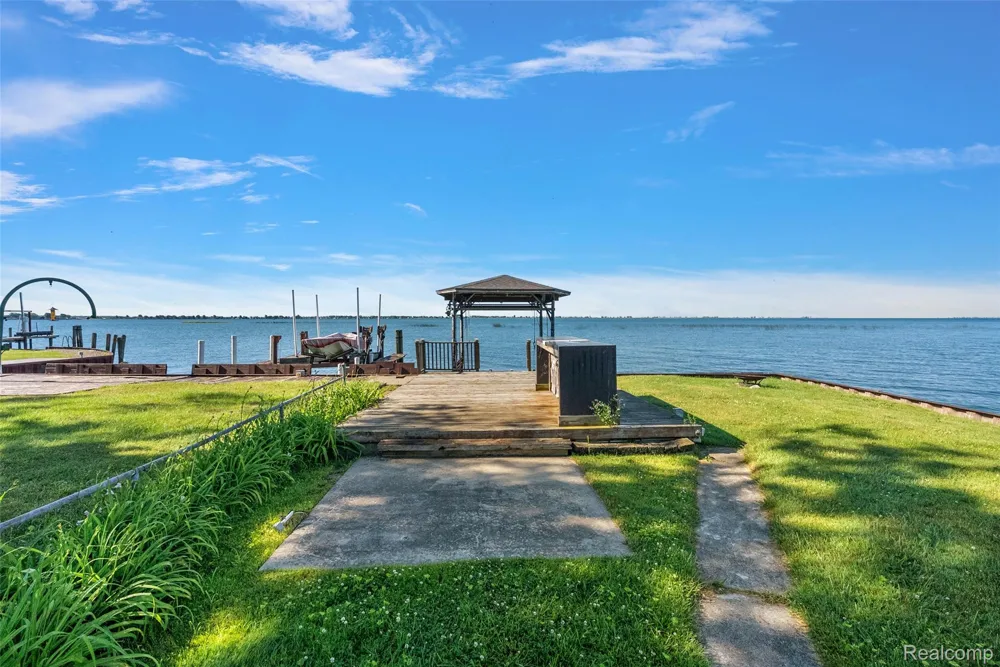 8449 Dixie Highway Ira Township, MI 48023
